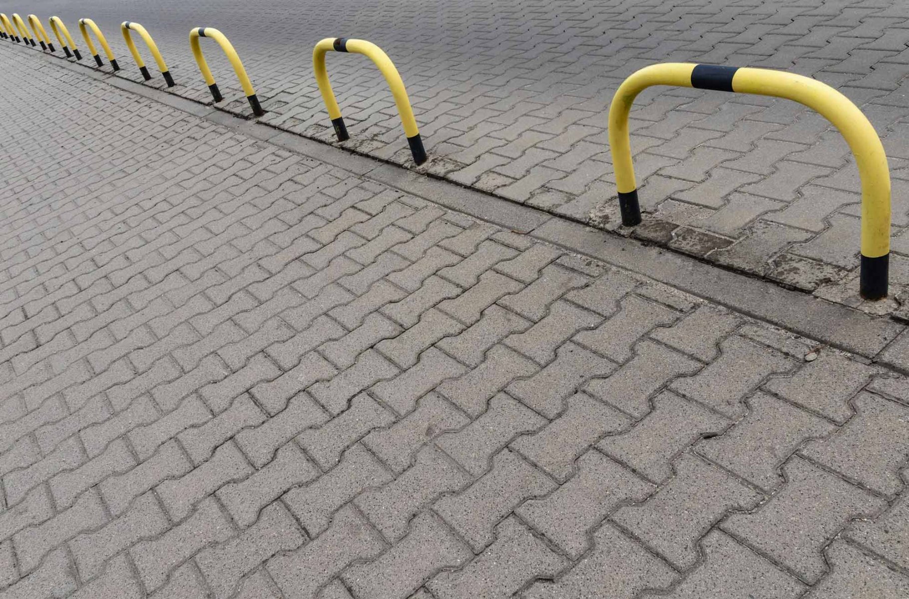 COMMERCIAL PAVING